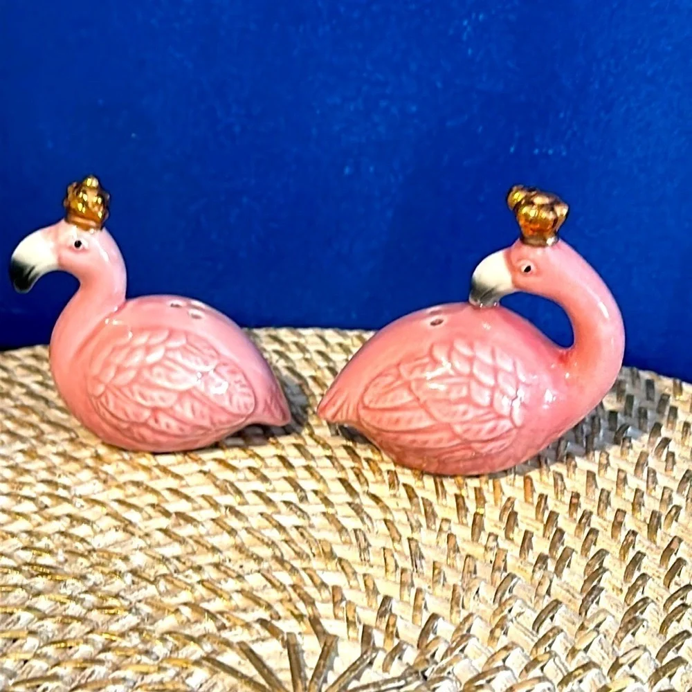 New Cracker Barrel Ceramic Pink Flamingo Crowned King&Queen-Salt & Pepper Shaker